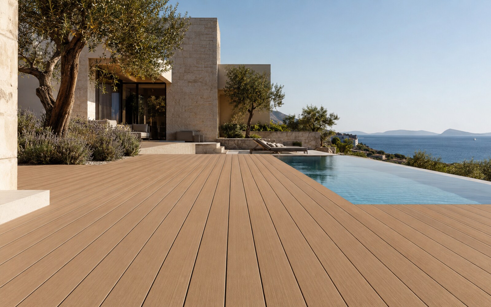 Havuzlu villa terası kompozit deck uygulaması